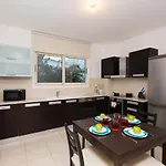 Pernera 588 *