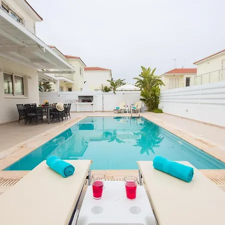 Pernera 588 ヴィラ