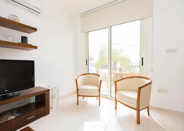 Pernera 588 パラリムニ