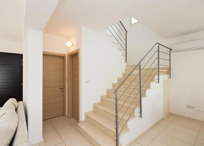 ヴィラ Pernera 588