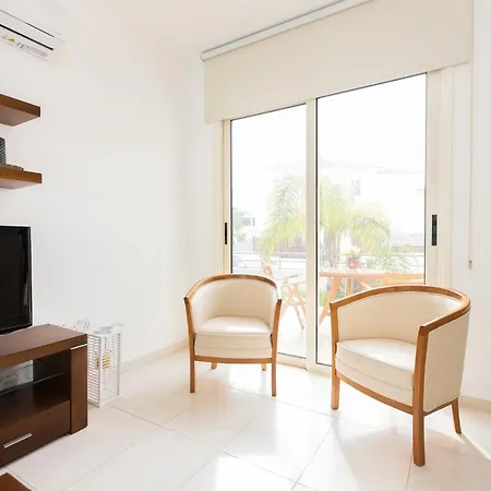 Pernera 588 Παραλίμνι