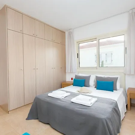 Pernera 588 * Παραλίμνι