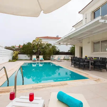 Pernera 588 Βίλα