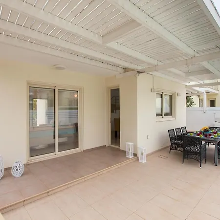 Βίλα Pernera 588 Παραλίμνι