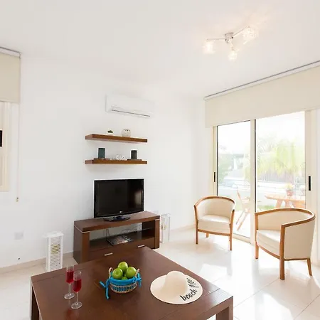 Pernera 588 Villa Paralimni